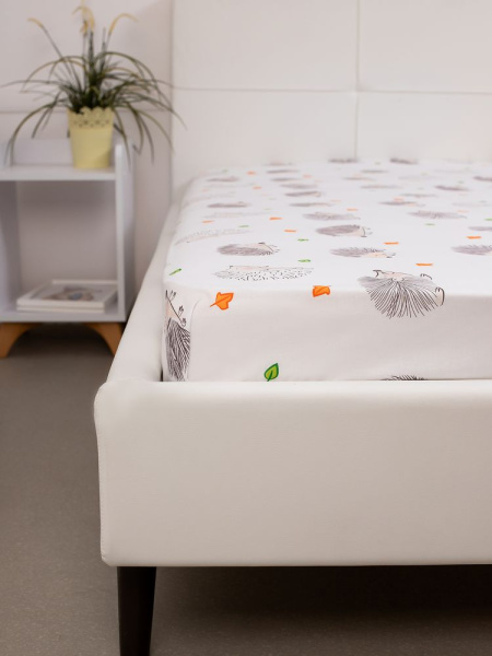 Простыня на резинке 090*190 см, перкаль, детская расцветка (Ёжики)