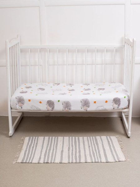 Простыня 100*150 см в детскую кроватку, перкаль, детская расцветка (Ёжики)